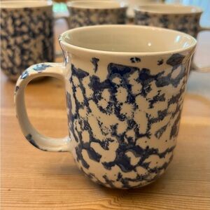 Four Folk Craft Hearts Blue Sponge
Coffee Mugs Made by Tienshan-Vintage Mugs